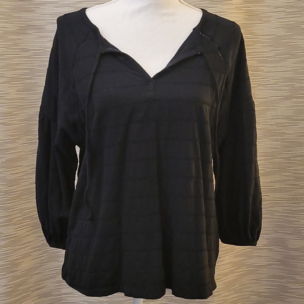 Universal Thread top. Size medium.